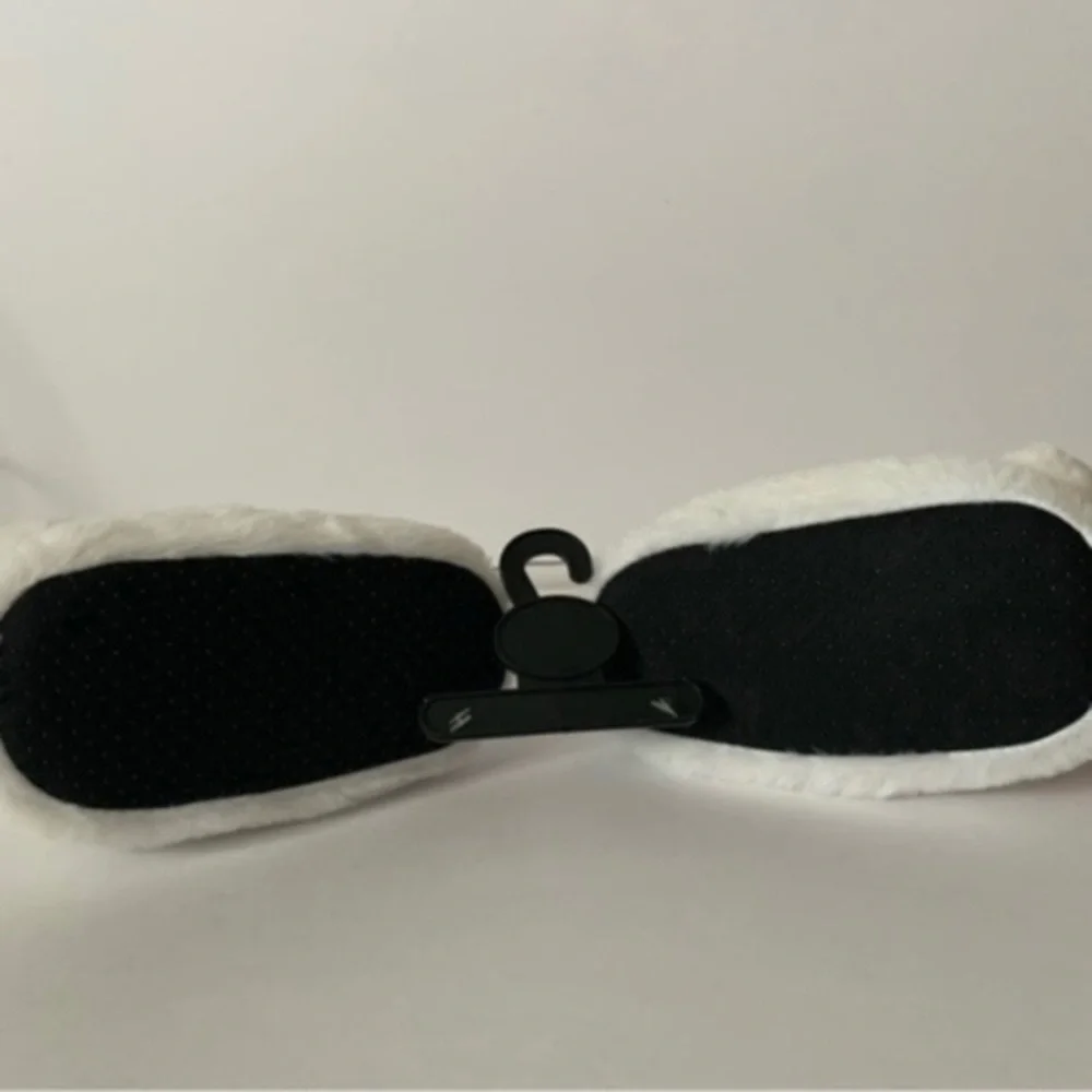 NWT. BIOWORLD Abominable Snowman Slippers